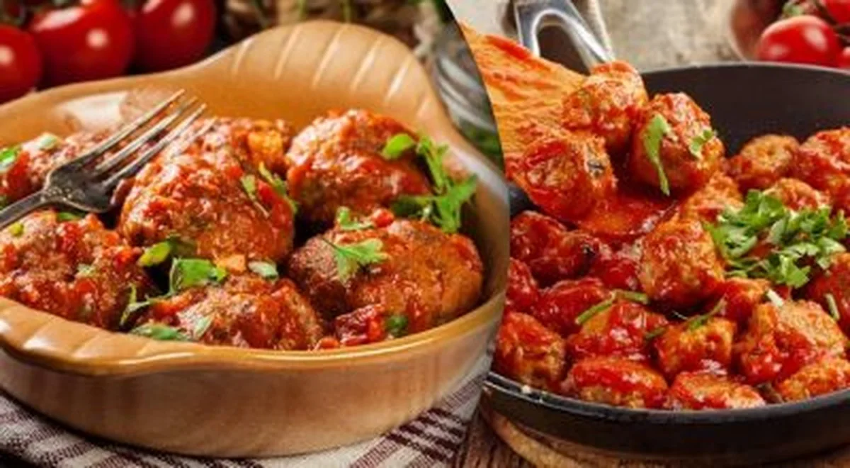 Błyskawiczny obiad w 20 minut: kotleciki z kaszy gryczanej w sosie pomidorowym