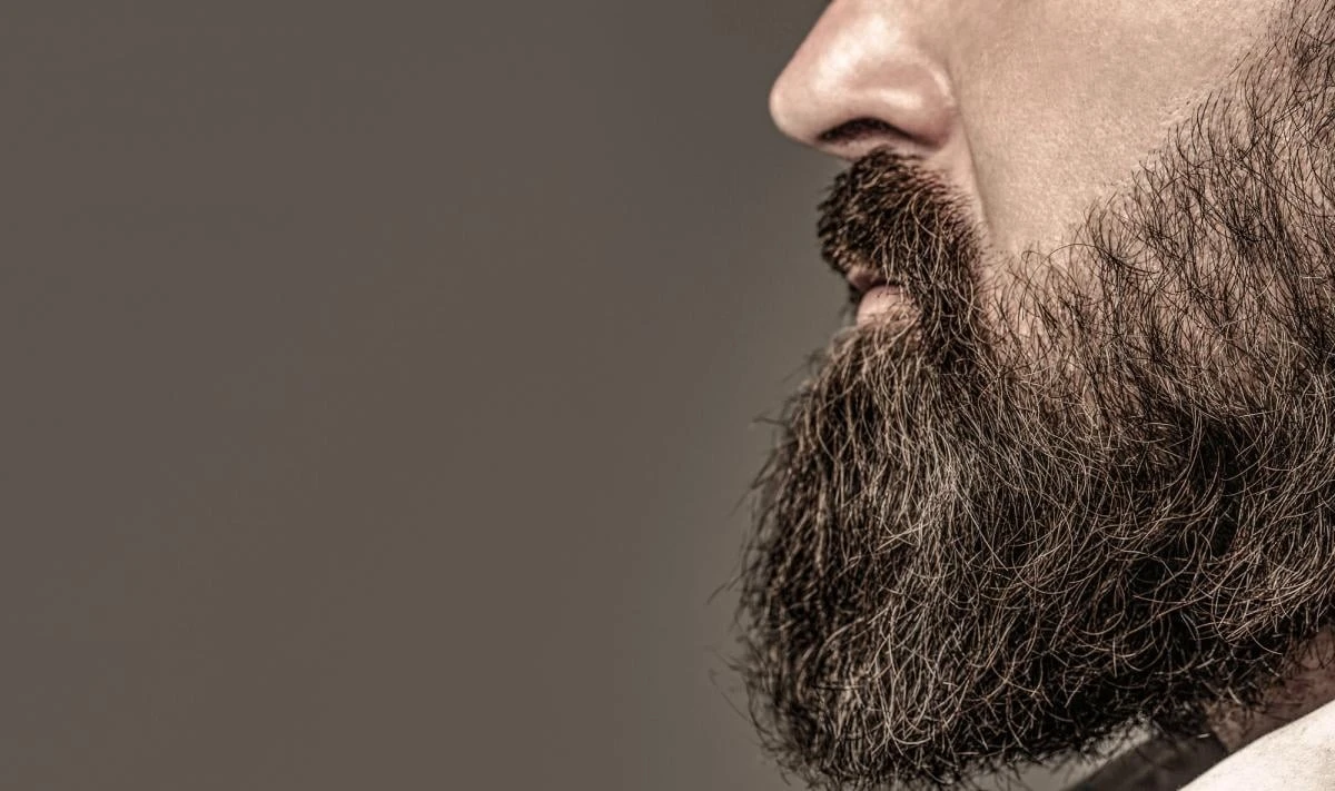 Broda kształtuje męski wizerunek: czego naukowcy nie mówią wprost?